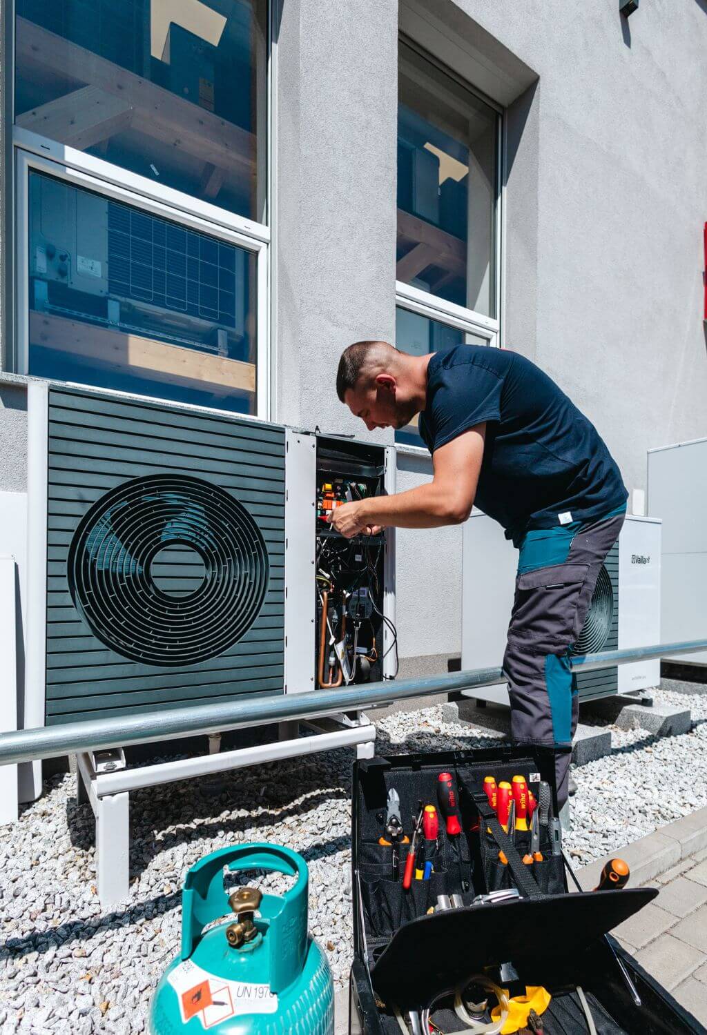 Serwis Vertom - Łuksasz Kopczyński podczas prac serwisowych